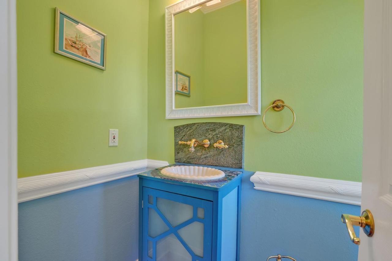 Luck & Laughter Villa Oak Island Luaran gambar