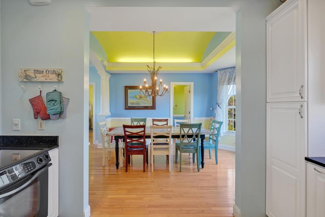 Luck & Laughter Villa Oak Island Luaran gambar