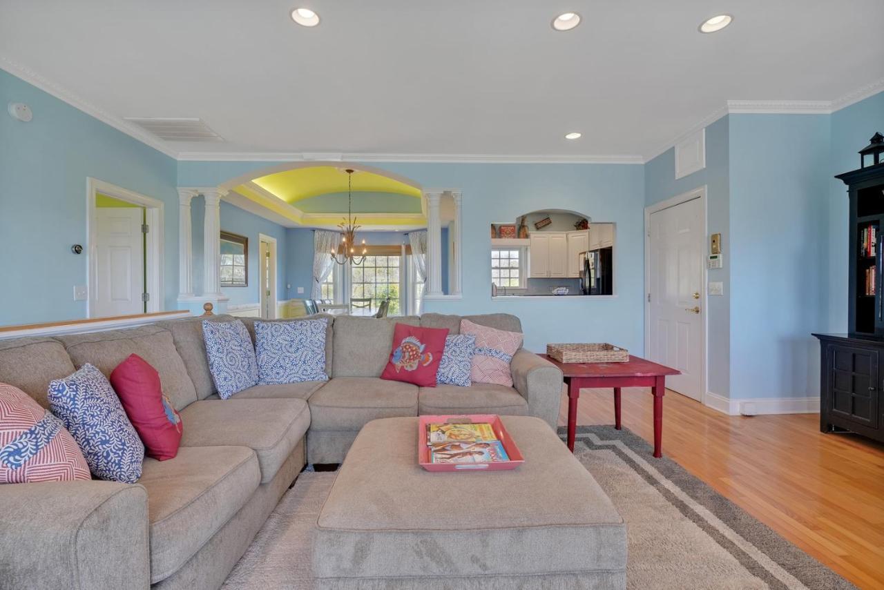 Luck & Laughter Villa Oak Island Luaran gambar