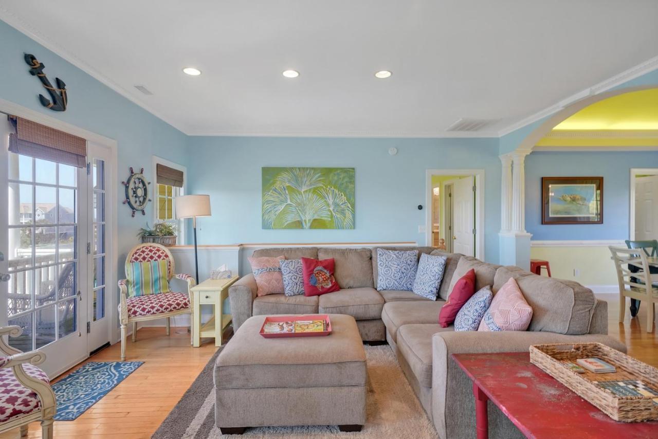 Luck & Laughter Villa Oak Island Luaran gambar