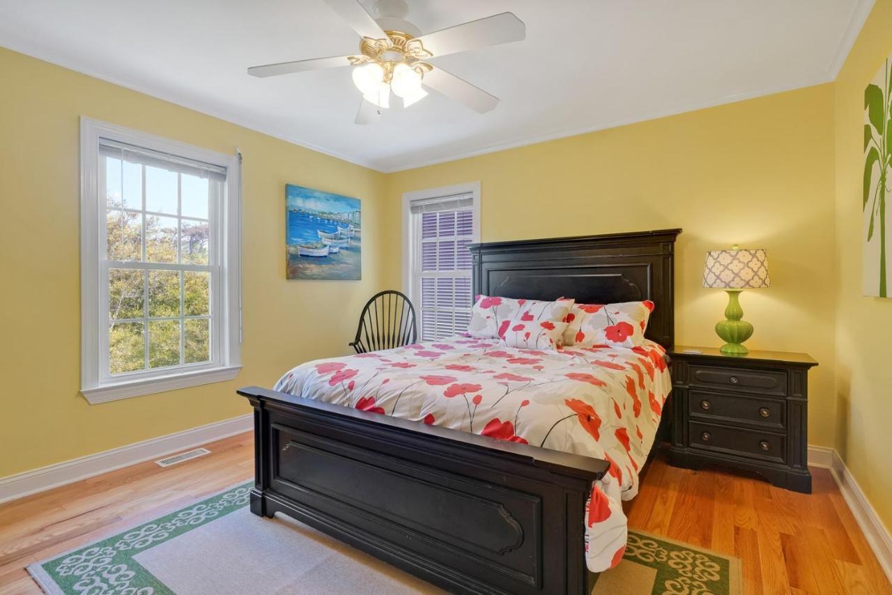 Luck & Laughter Villa Oak Island Luaran gambar