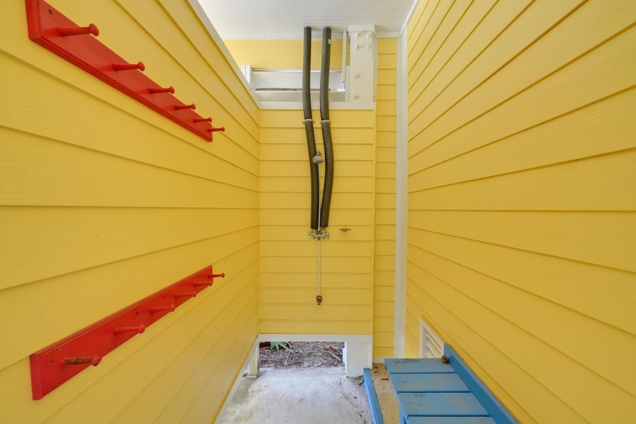 Luck & Laughter Villa Oak Island Luaran gambar