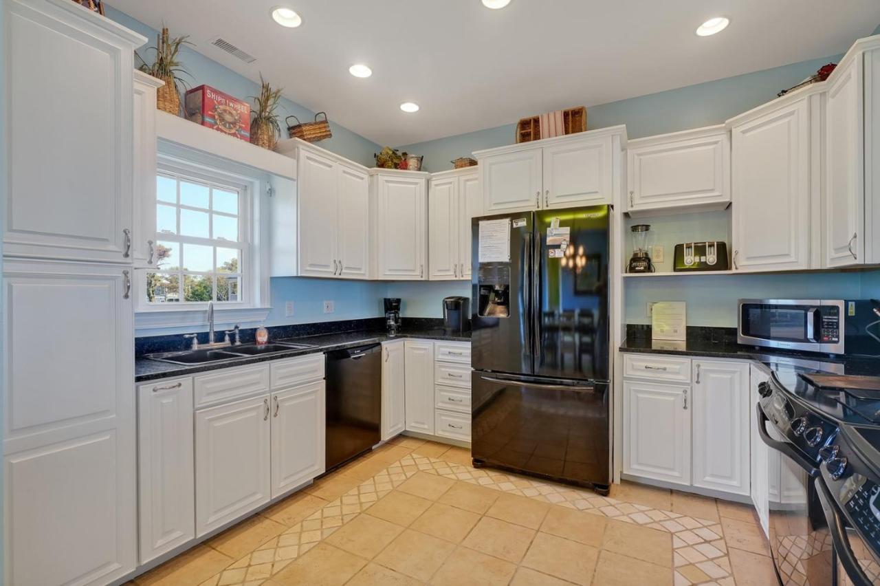 Luck & Laughter Villa Oak Island Luaran gambar
