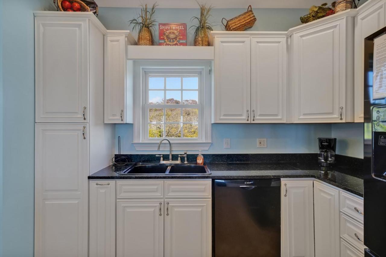Luck & Laughter Villa Oak Island Luaran gambar