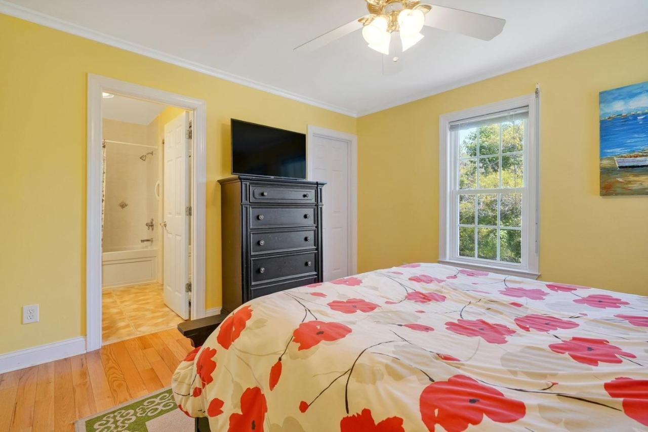Luck & Laughter Villa Oak Island Luaran gambar