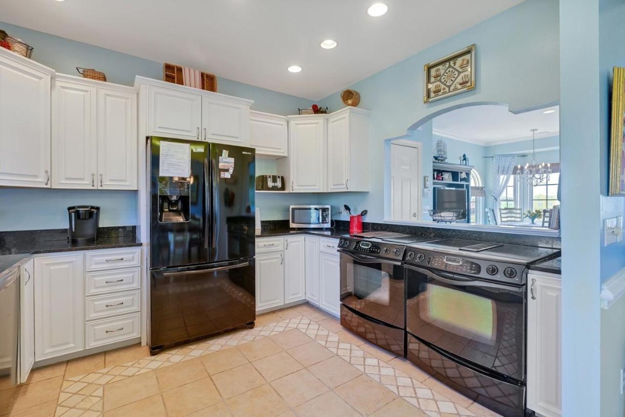 Luck & Laughter Villa Oak Island Luaran gambar